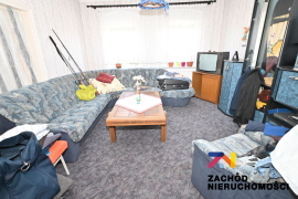 Dom z zabudowaniami - PoŁęcko